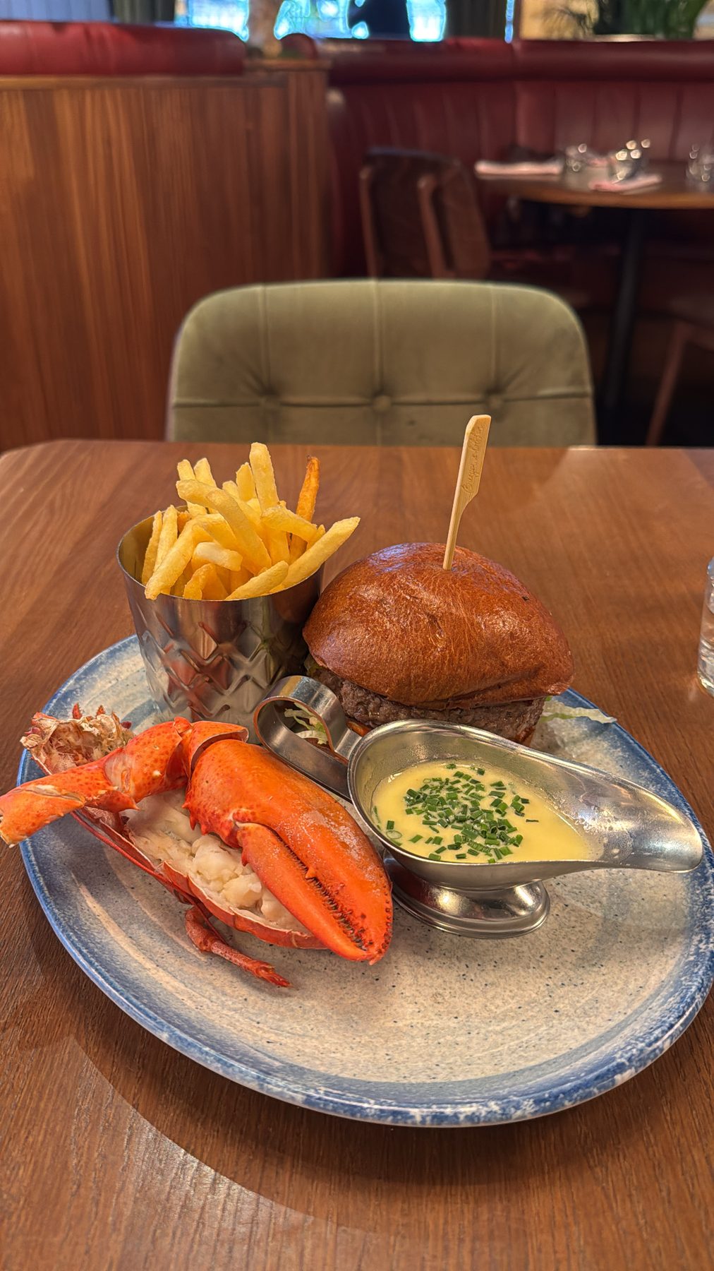 Burger & Lobster
